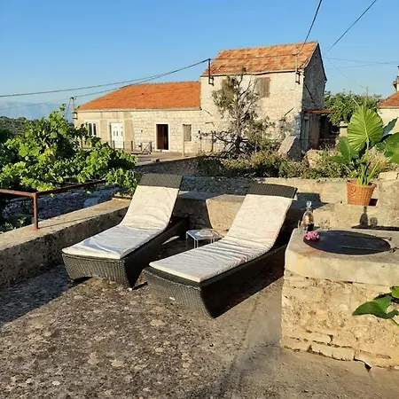 Stari Dvori Poljica (Hvar)