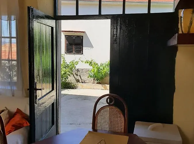 Stari Dvori Poljica (Hvar)