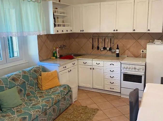 Stari Dvori Poljica (Hvar)